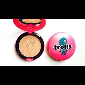 MAC LE Good Luck Trolls Beauty Powder